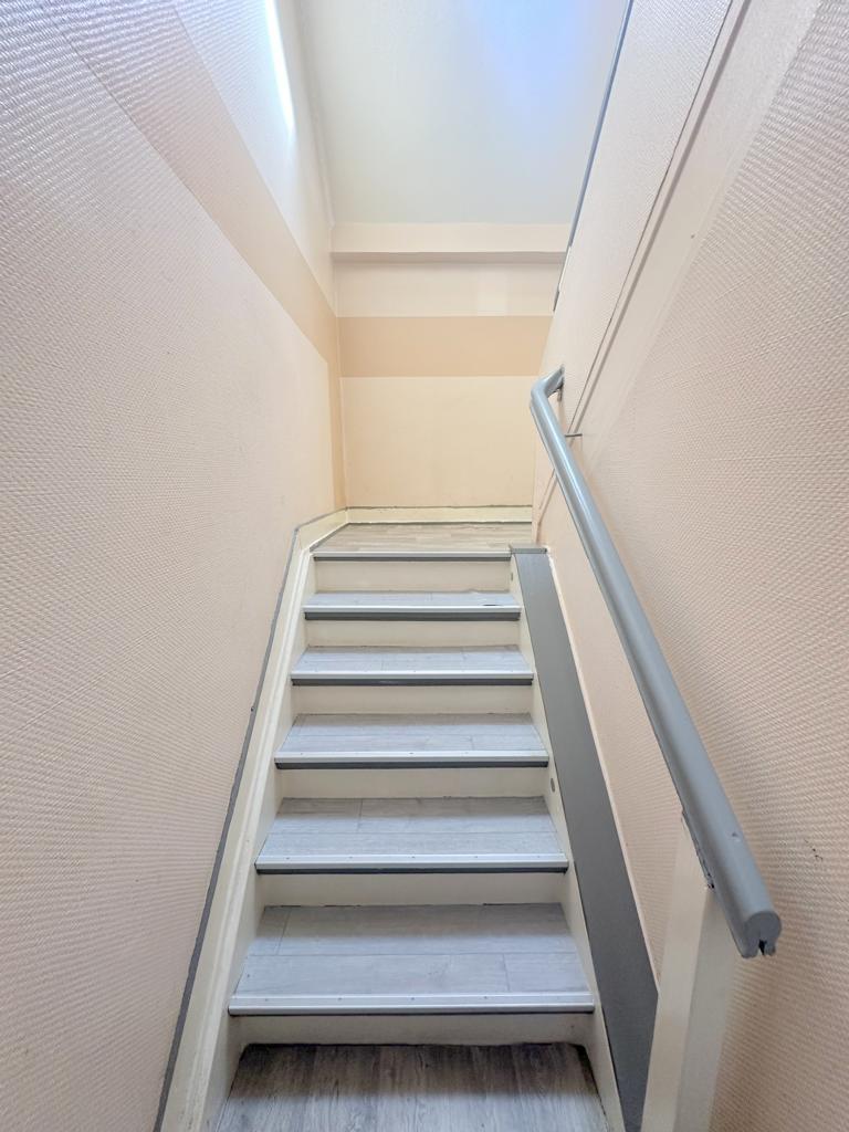 Hausflur ins DG Mehrfamilienhaus M�nchengladbach
