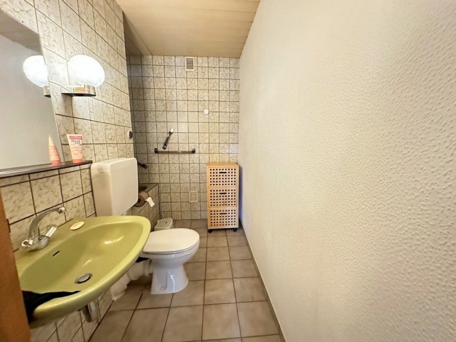 40. Bad DG Mehrfamilienhaus M�nchengladbach