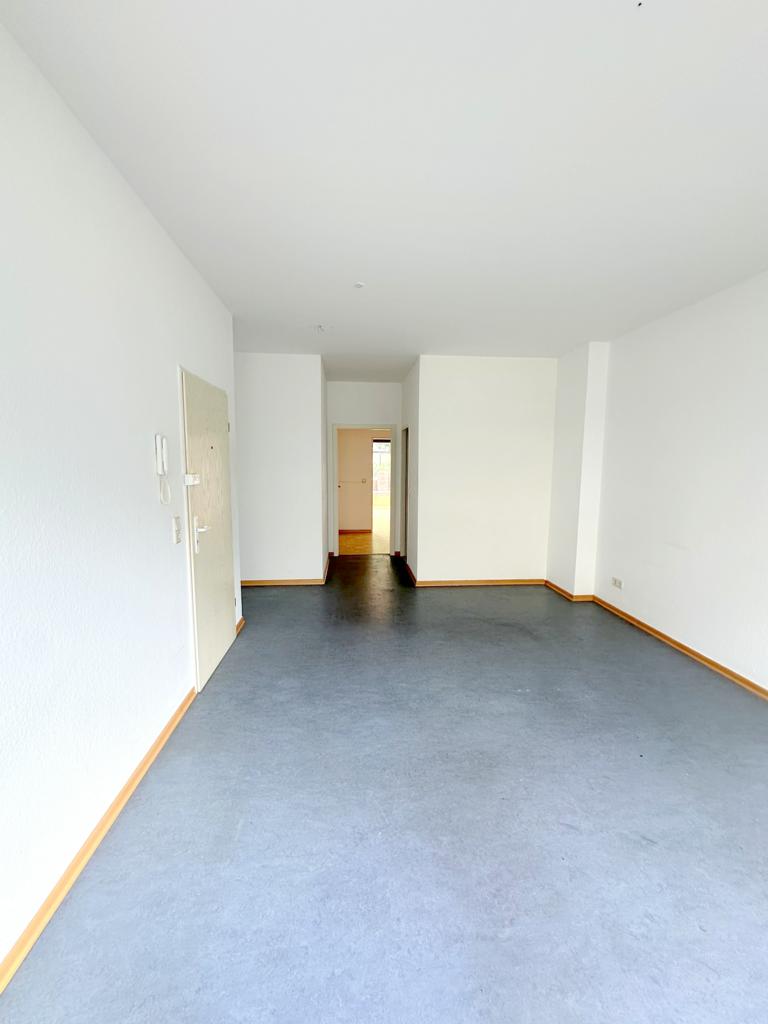 Blick durch Wohnzimmer in angrenzende Wohnung Erdgeschosswohnung M�nchengladbach