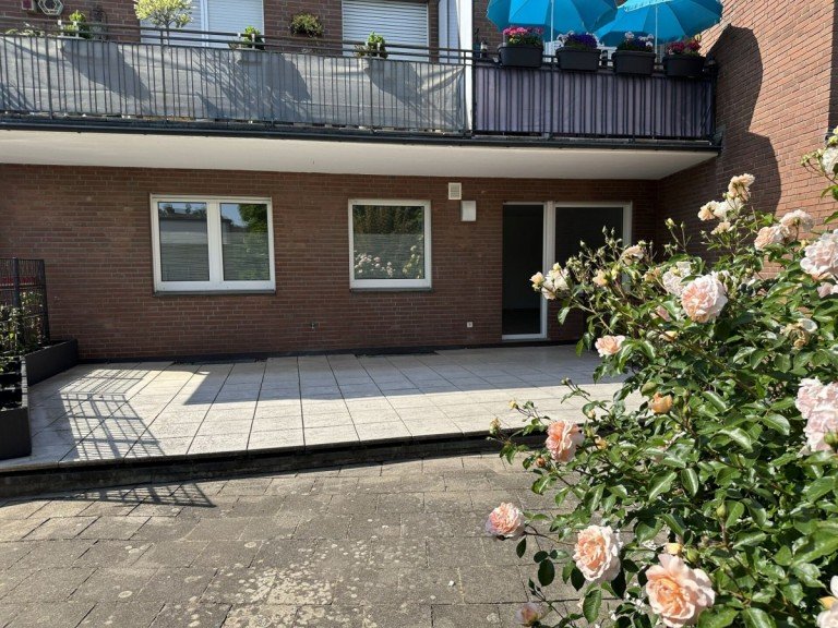 08-TERRASSE_2885-comp M�nchengladbach Erdgeschosswohnung *** renovierte 3 Zimmer-Wohnung im EG mit Garage und gro�em Garten - gute BAB Anbindung ***