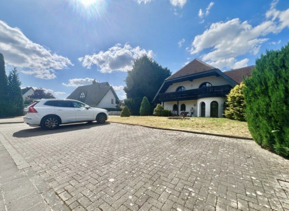 Private PKW- Stellpl�tze Villa M�nchengladbach