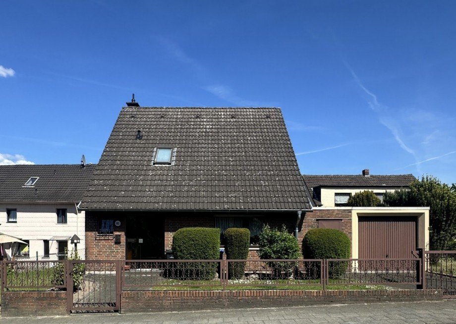 Ansicht mit Garage Einfamilienhaus M�nchengladbach
