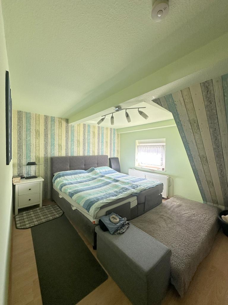 Schlafzimmer DG Mehrfamilienhaus M�nchengladbach