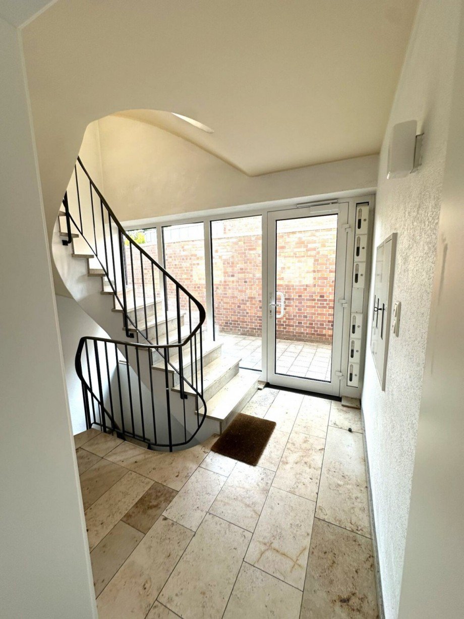 939-5-9-TREPPENHAUS Dachgeschosswohnung M�nchengladbach