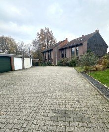 Zufahrt zum Haus *R E S E R V I E R T ! ! 1 FH-mit Garten, EB-K�che, Carport, Doppelgarage u.v.m. in MG-Hockstein!*