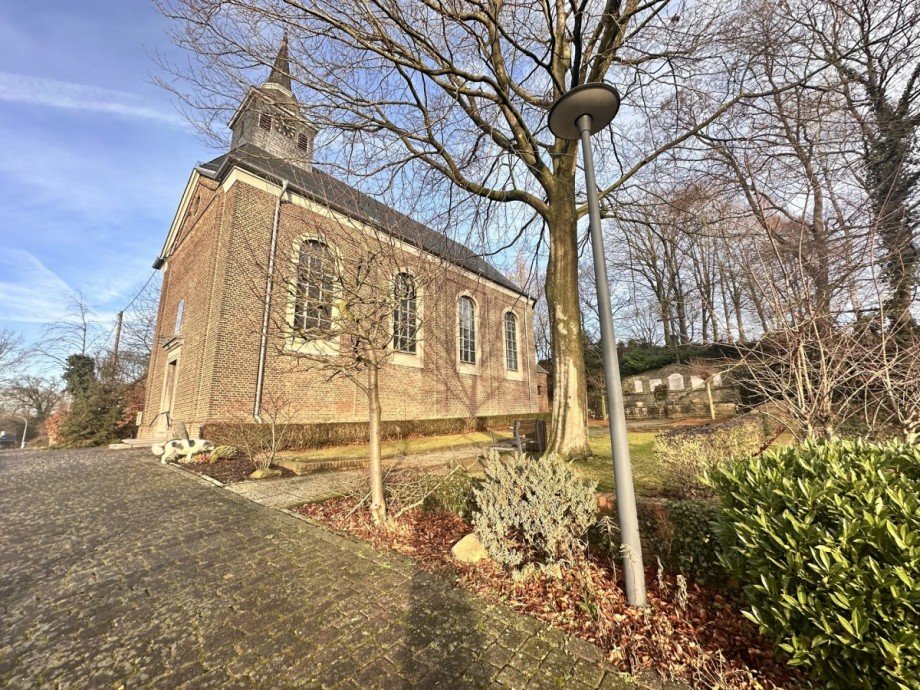 Kirche L�ttelforst Doppelhaush�lfte Schwalmtal