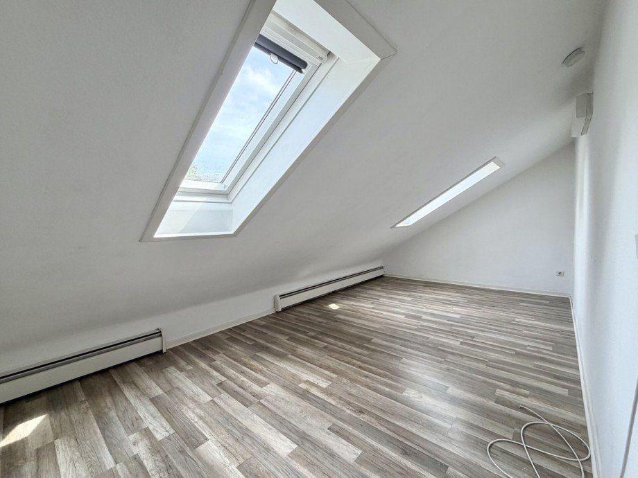 Nutzfl�che/ Abstellraum DG Mehrfamilienhaus M�nchengladbach