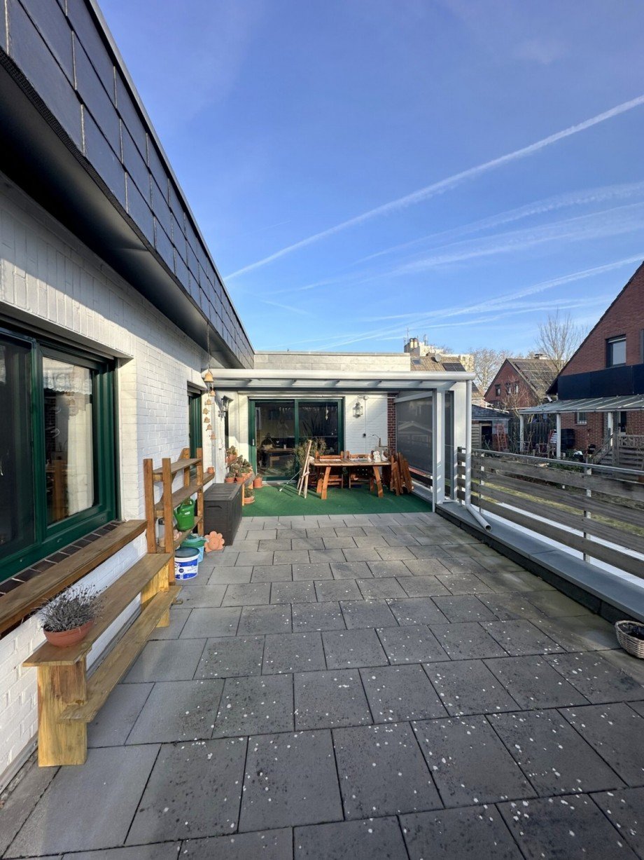 Blick �ber Terrasse zum Haus Bungalow Wegberg