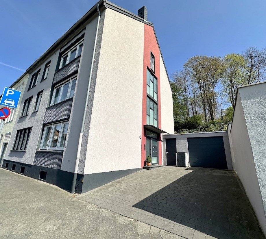 1.seitl. Front Mehrfamilienhaus M�nchengladbach