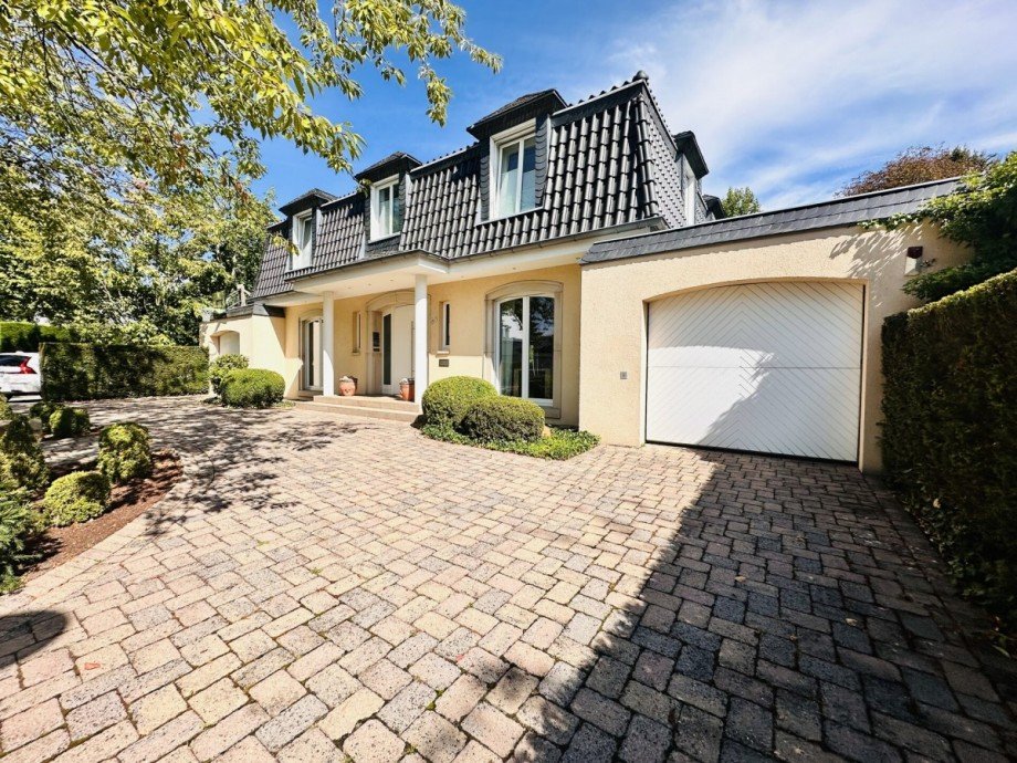 Zufahrt Villa M�nchengladbach / Gro�heide