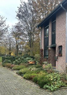 Seitlicher Blick *R E S E R V I E R T ! ! 1 FH-mit Garten, EB-K�che, Carport, Doppelgarage u.v.m. in MG-Hockstein!*