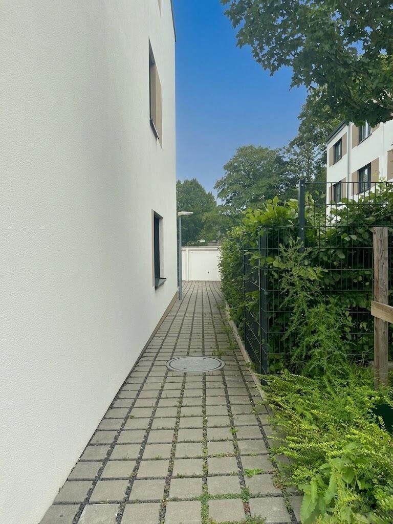 Zuweg zum Garagenhof Reihenmittelhaus M�nchengladbach