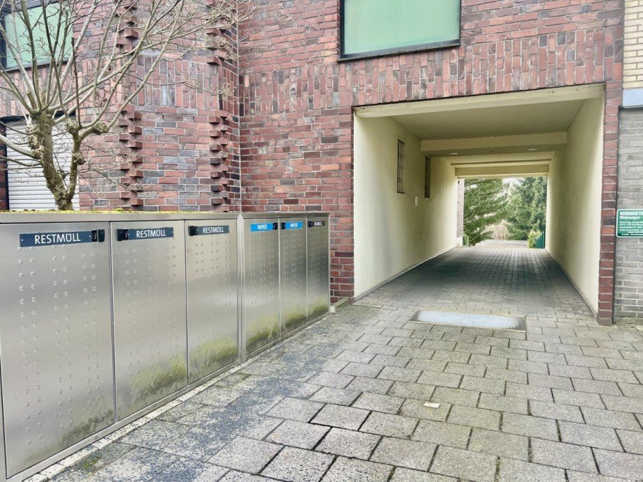 Zufahrt zu den Garagen Etagenwohnung M�nchengladbach