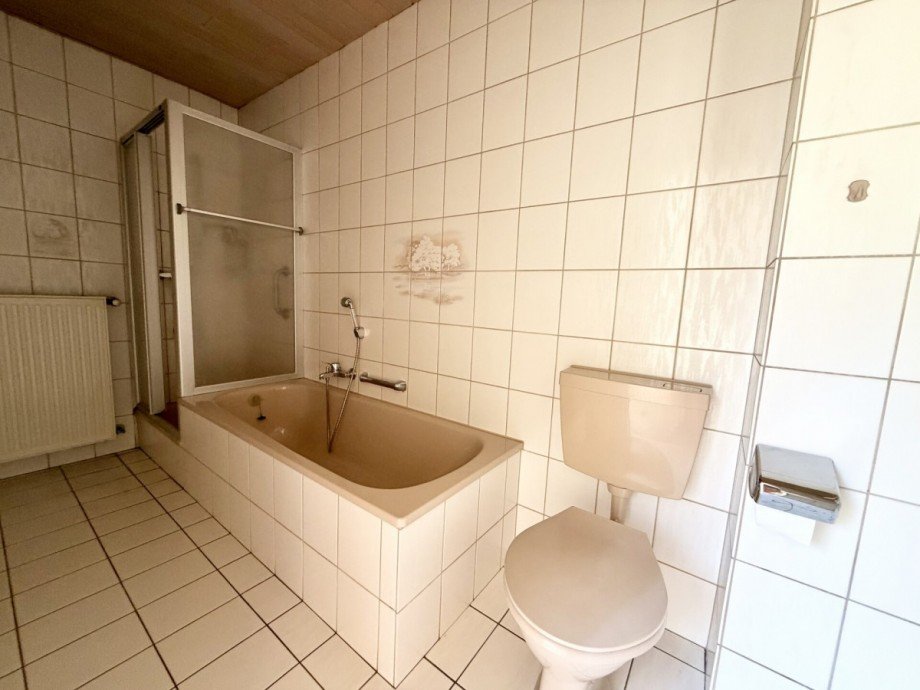 Badezimmer EG Mehrfamilienhaus M�nchengladbach