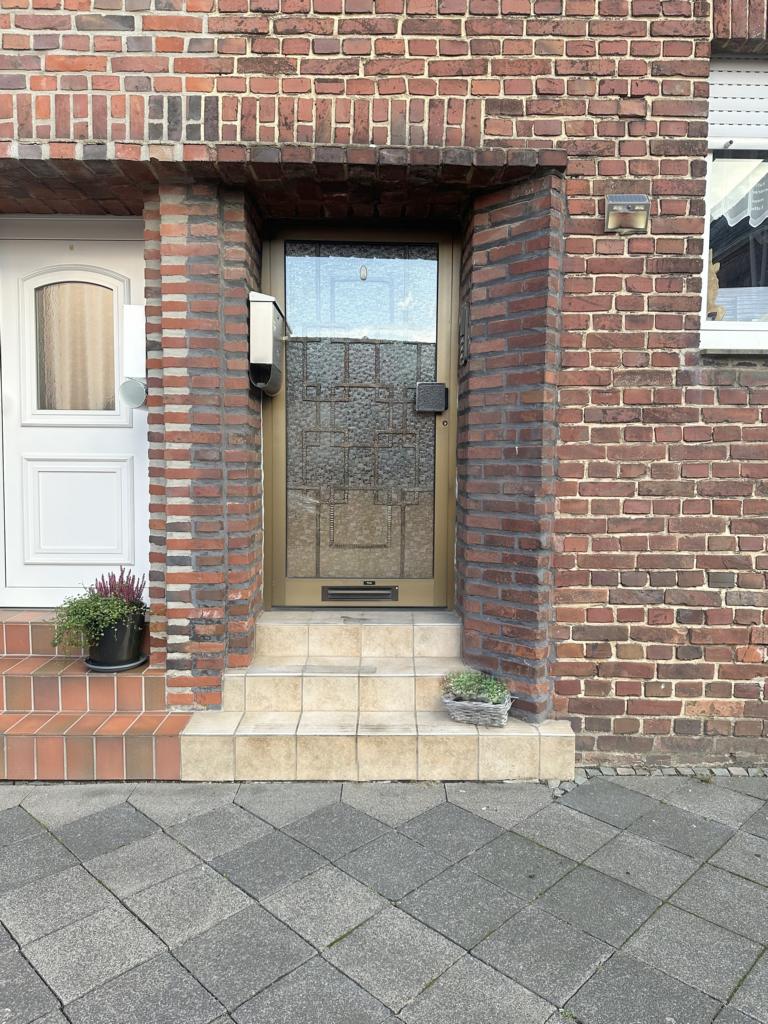 Hauseingang Mehrfamilienhaus M�nchengladbach