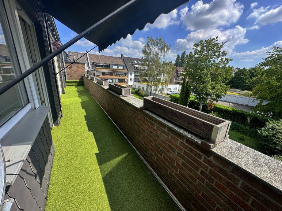 gro�er Balkon Dachgeschosswohnung M�nchengladbach