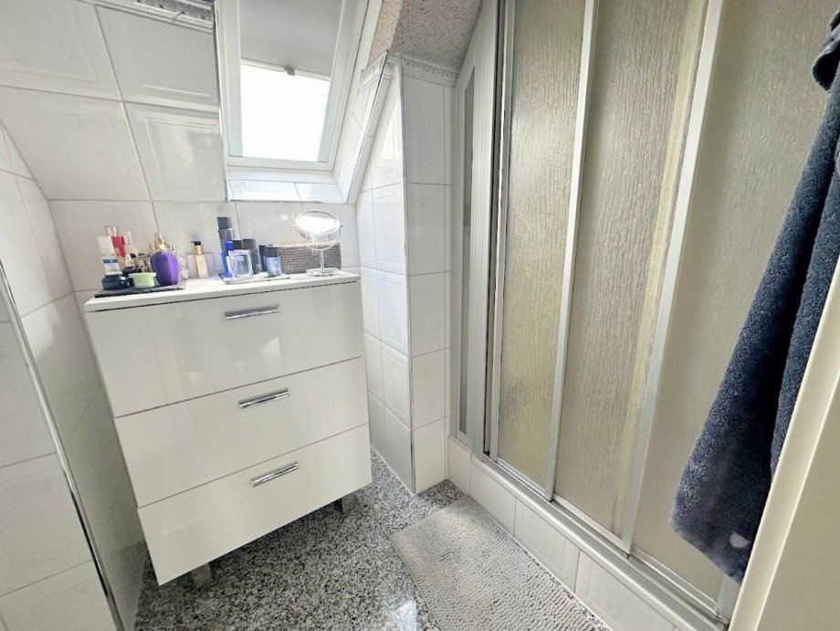 28. mit Dusche Zweifamilienhaus H�ckelhoven