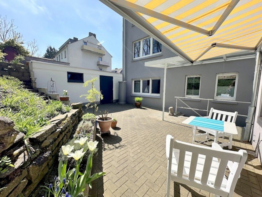 10. mit Markise Mehrfamilienhaus M�nchengladbach
