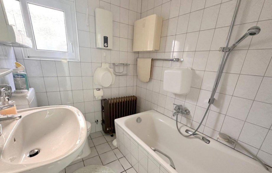 Bad mit Badewanne und Fenster Einfamilienhaus M�nchengladbach