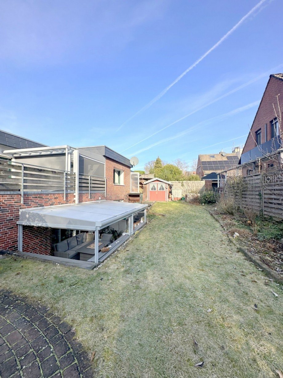Blick durch den Garten 3 Bungalow Wegberg