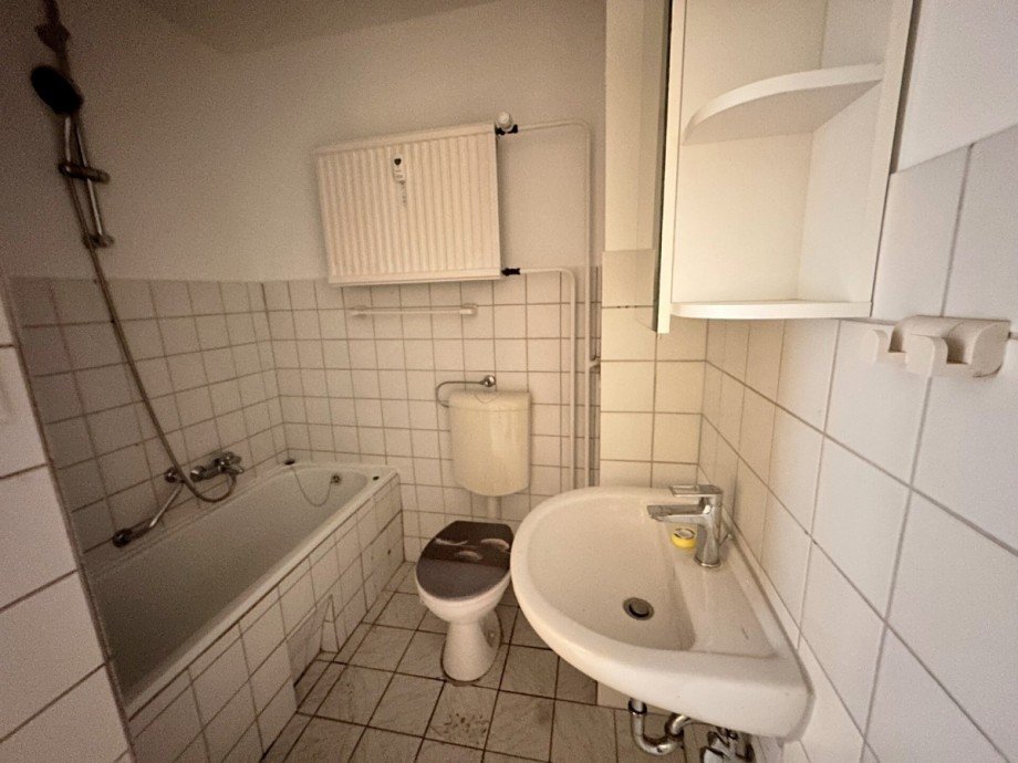 Bad 2.OG Mehrfamilienhaus M�nchengladbach