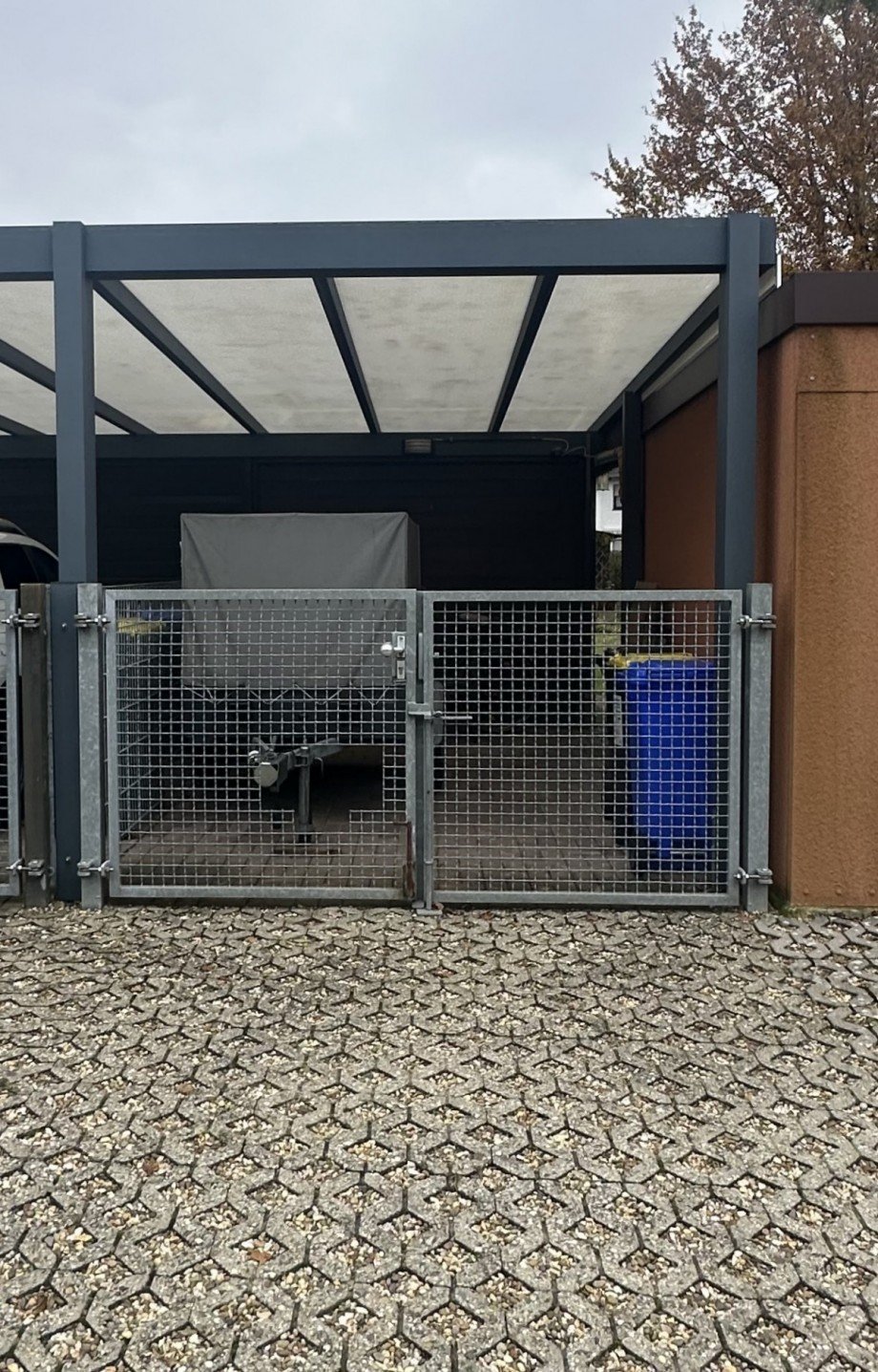 ...und Carport! Reihenendhaus M�nchengladbach