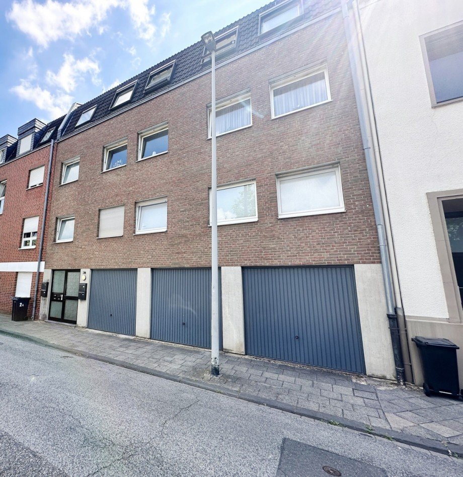 Hausfront Dachgeschosswohnung M�nchengladbach