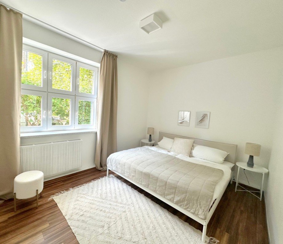 Schlafzimmer mit Doppelbett Erdgeschosswohnung M�nchengladbach