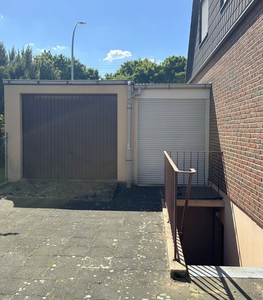 Garage f�r Auto und Fahrr�der Einfamilienhaus M�nchengladbach
