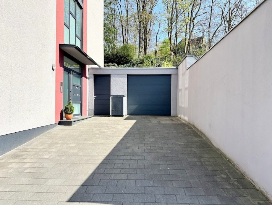 3. Einfahrt Garage Mehrfamilienhaus M�nchengladbach