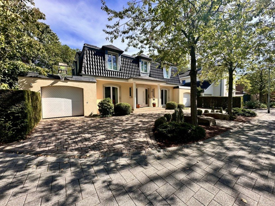 Zufahrt Villa M�nchengladbach / Gro�heide