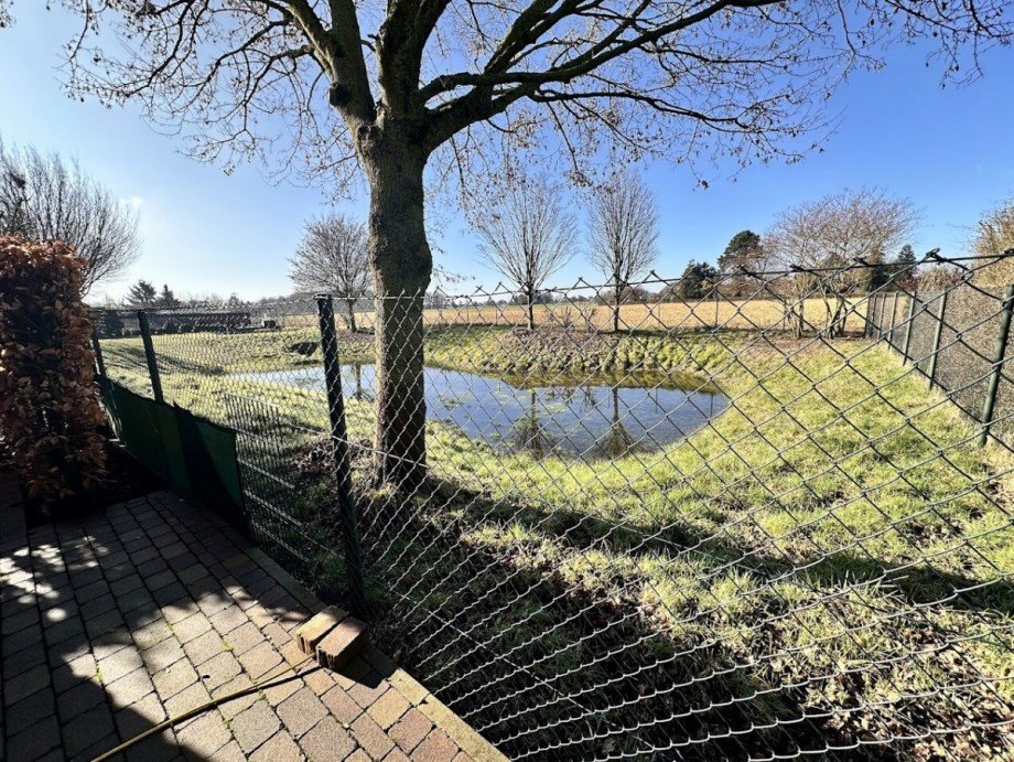 Blick hinten aus dem Garten Doppelhaush�lfte M�nchengladbach