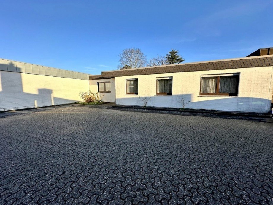 2. Hausfront Bungalow M�nchengladbach
