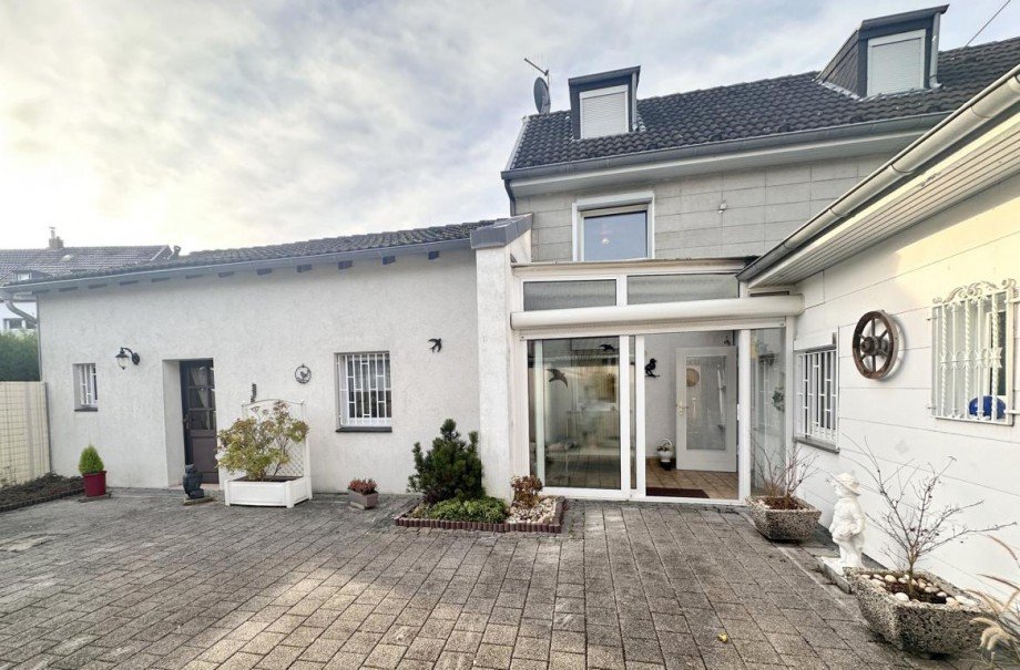 R�ckansicht komplett Einfamilienhaus M�nchengladbach