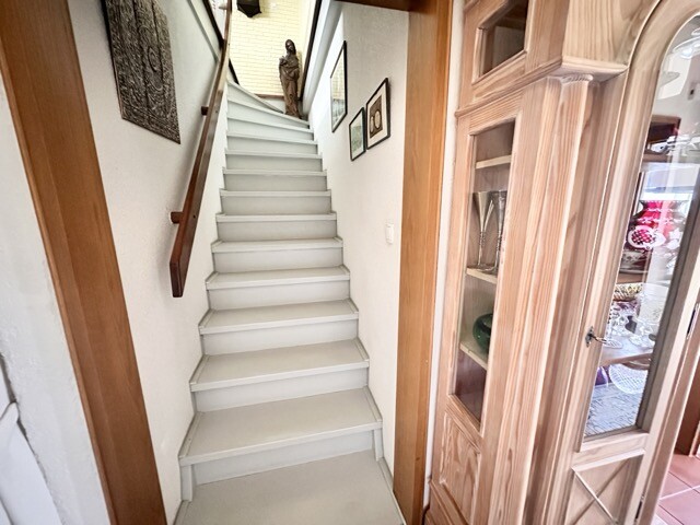 Treppe zur Galerie Bungalow Wegberg