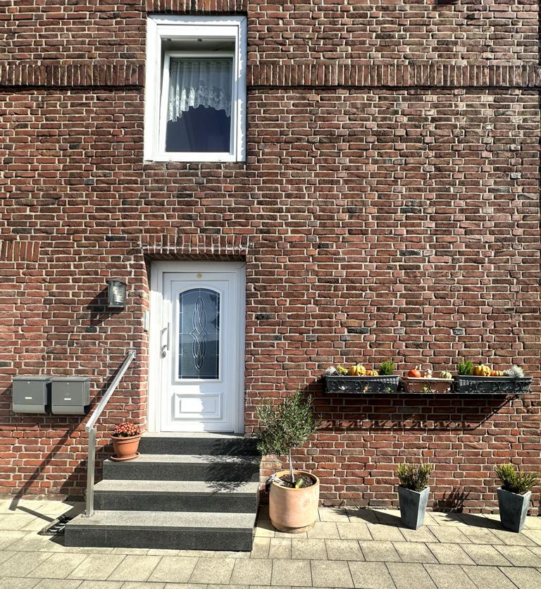 Hauseingang1 Mehrfamilienhaus M�nchengladbach