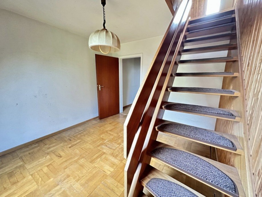 Treppe ins Dachgeschoss Einfamilienhaus Viersen