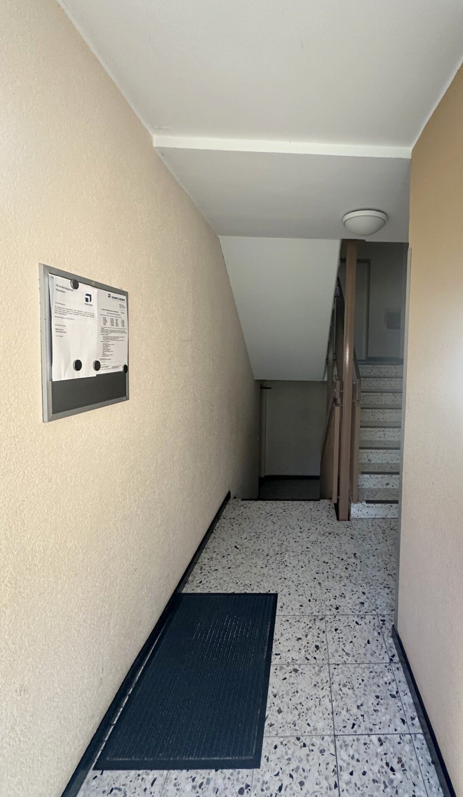 Hausflur Eingang Etagenwohnung M�nchengladbach