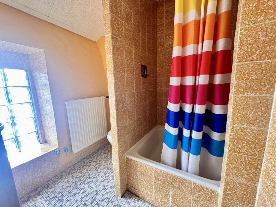 Badezimmer DG (Nutzfl�che) Mehrfamilienhaus M�nchengladbach
