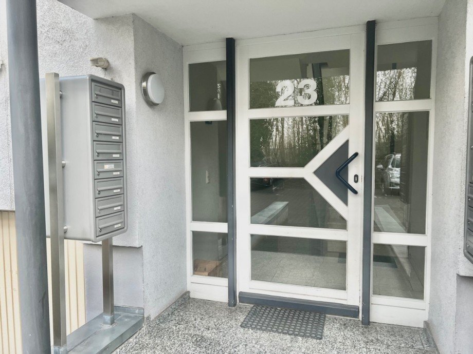 Eingangst�re Etagenwohnung M�nchengladbach