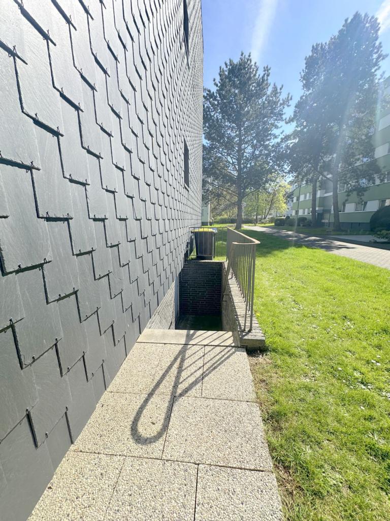 Seitlicher Zugang zum Keller Etagenwohnung M�nchengladbach