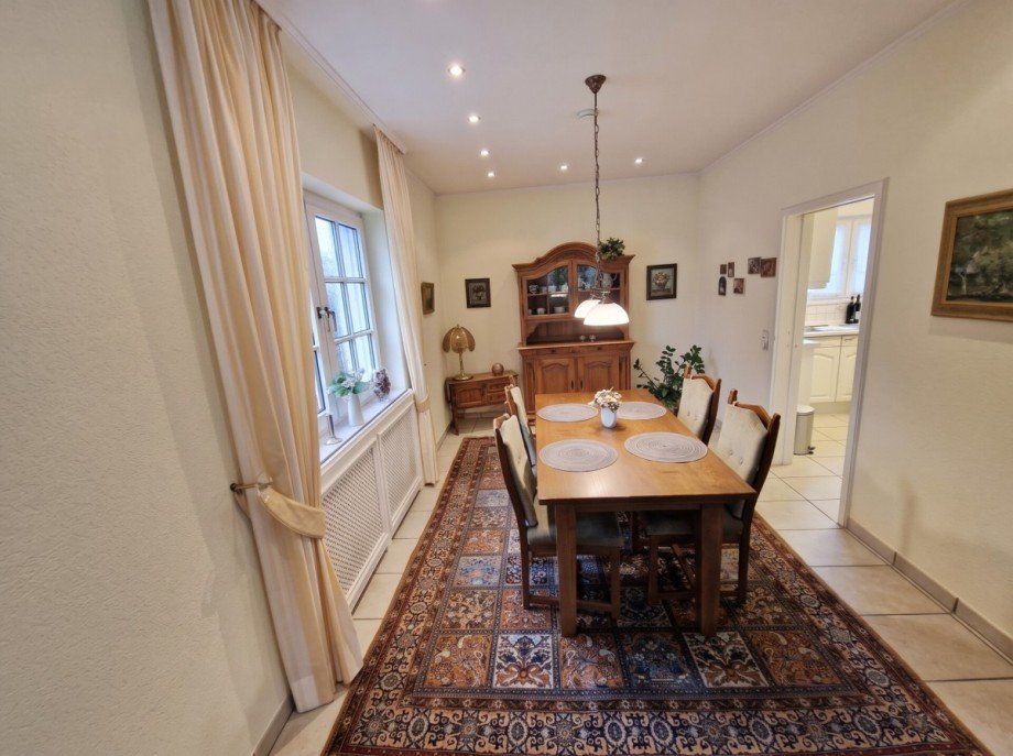 Esszimmer von Wohnzimmer aus Bungalow M�nchengladbach