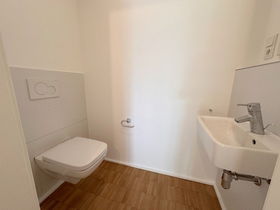 G�ste WC Doppelhaush�lfte M�nchengladbach