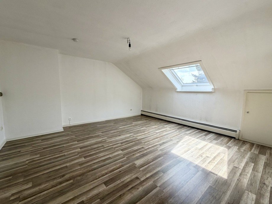 Wohn-/ Esszimmer Dachgeschosswohnung M�nchengladbach