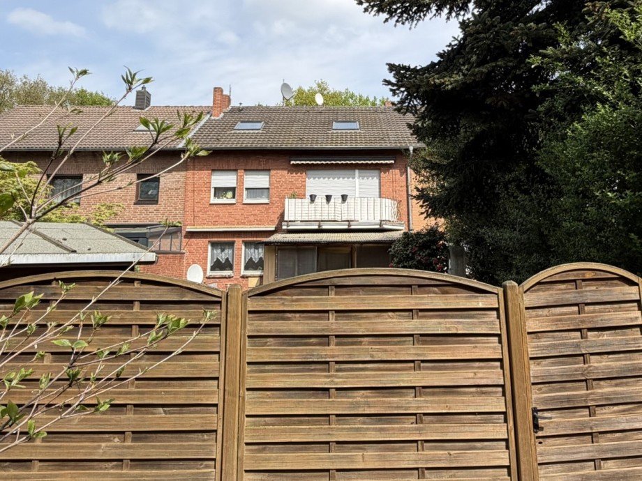 R�ckansicht Mehrfamilienhaus M�nchengladbach