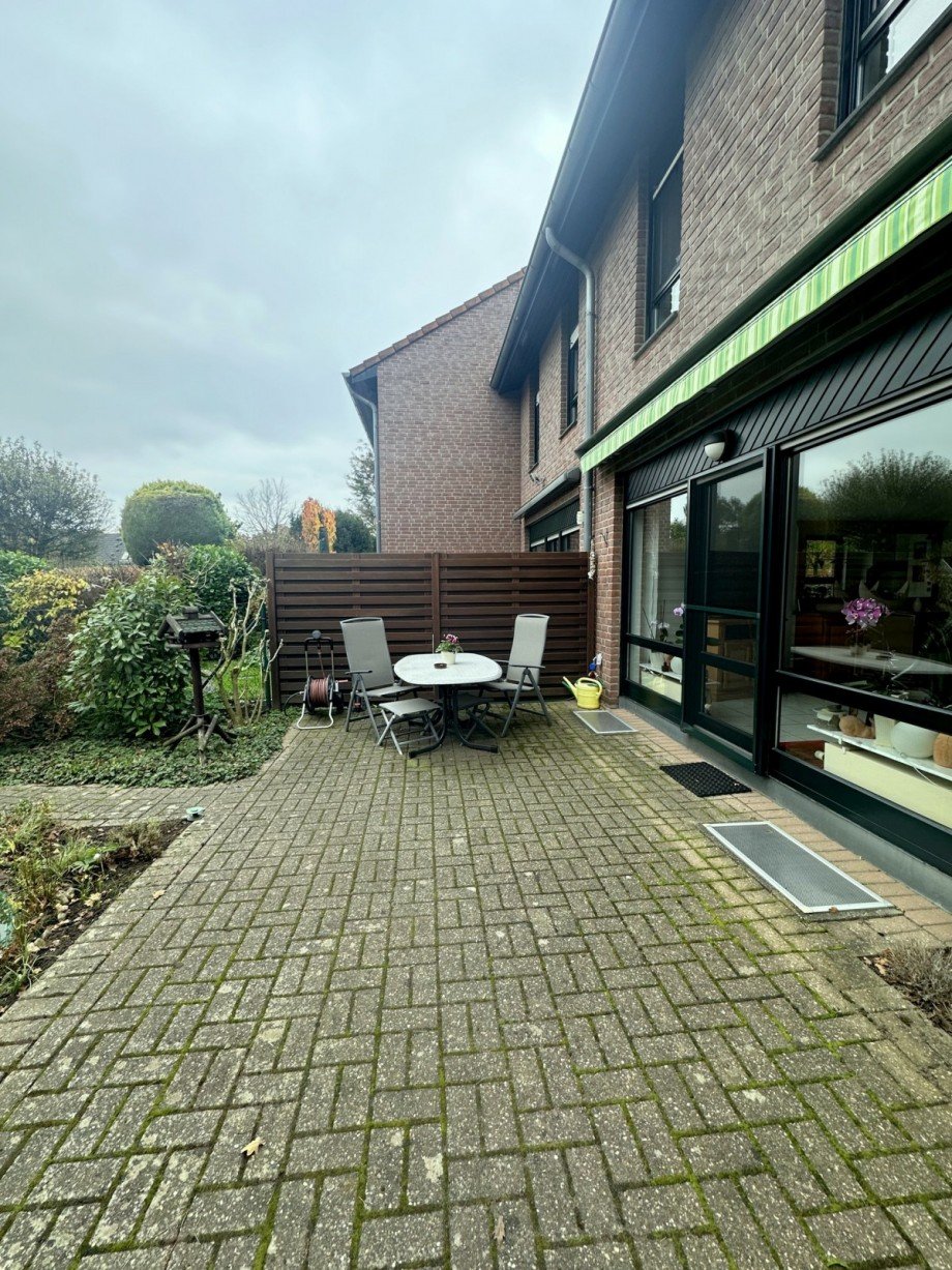 Terrasse mit Markise Reihenendhaus M�nchengladbach