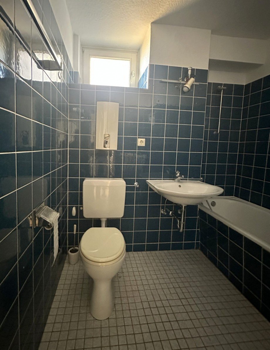 Bad mit Wanne und Fenster Etagenwohnung M�nchengladbach