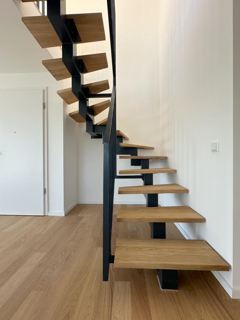 Treppe ins DG Maisonettewohnung M�nchengladbach