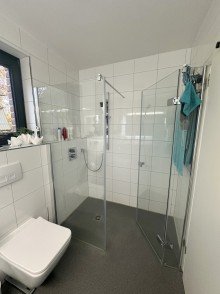 ...und begehbarer Dusche! *R E S E R V I E R T ! ! 1 FH-mit Garten, EB-K�che, Carport, Doppelgarage u.v.m. in MG-Hockstein!*