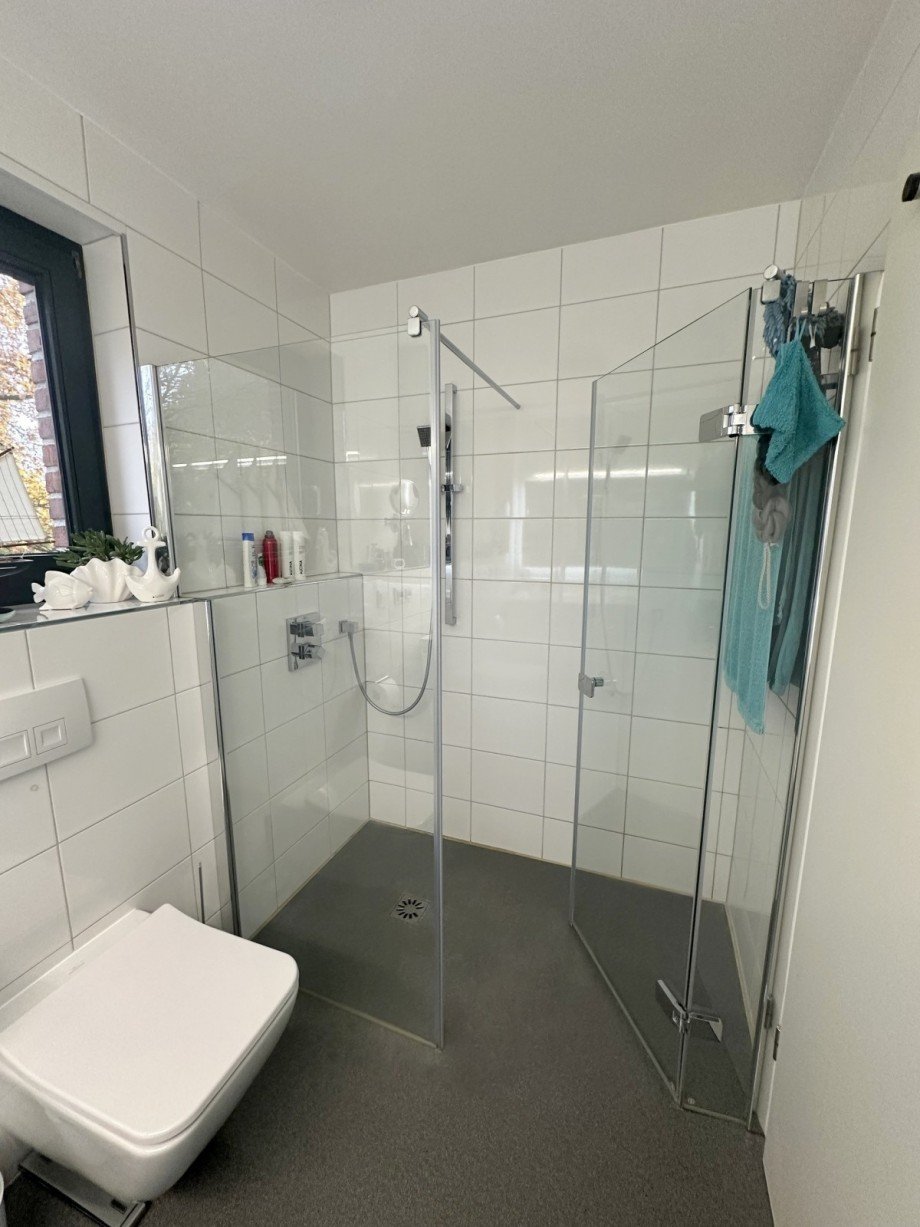 ...und begehbarer Dusche! Reihenendhaus M�nchengladbach